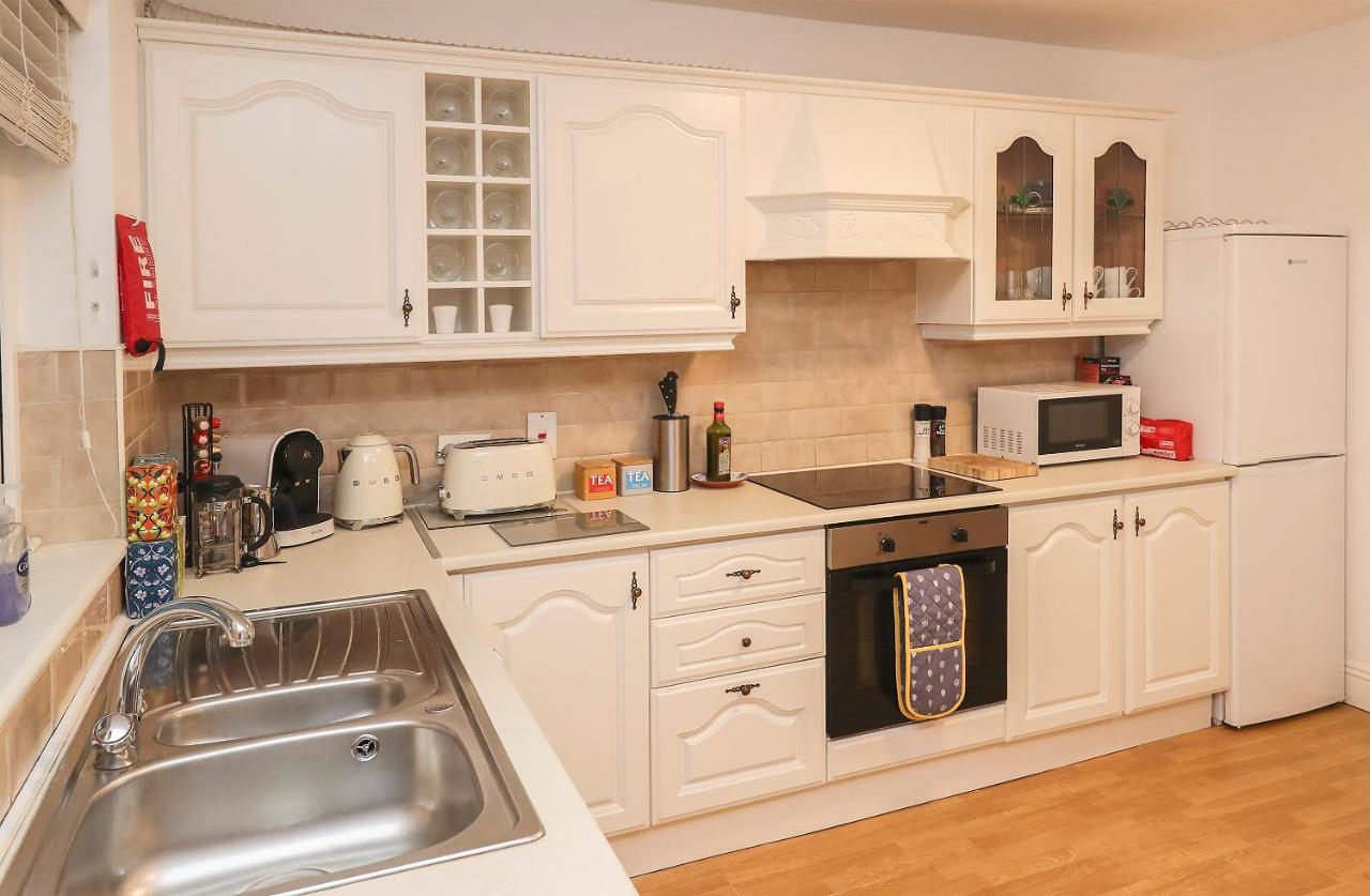 Two Bedroom Townhouse In The Heart Of Dungarvan Dungarvan  Bagian luar foto