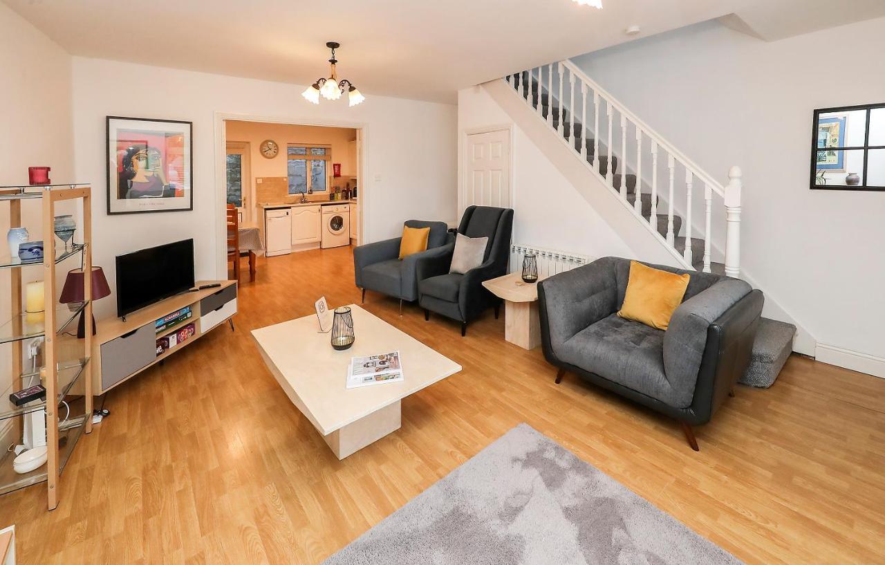 Two Bedroom Townhouse In The Heart Of Dungarvan Dungarvan  Bagian luar foto