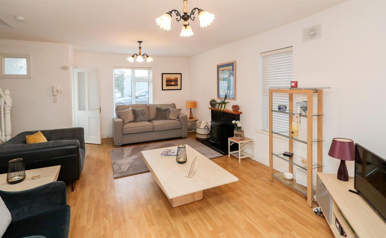 Two Bedroom Townhouse In The Heart Of Dungarvan Dungarvan  Bagian luar foto