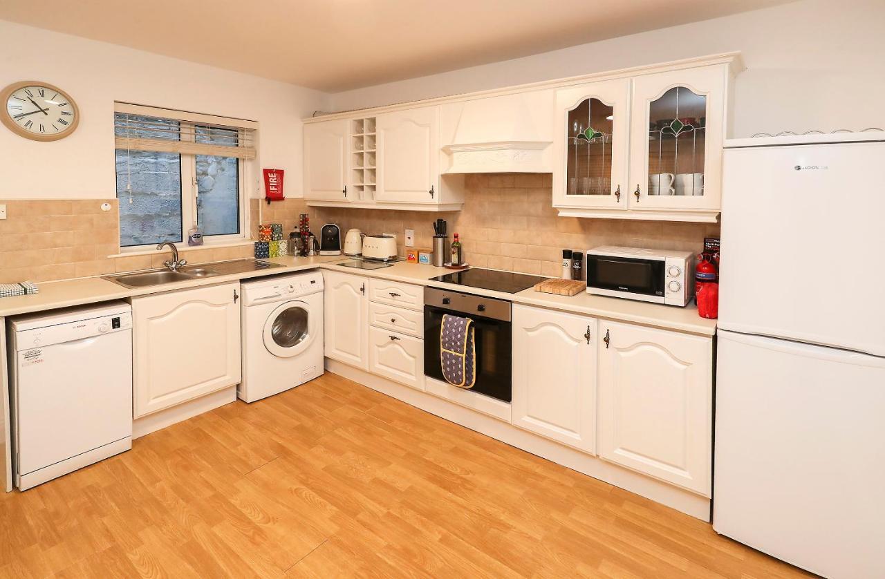 Two Bedroom Townhouse In The Heart Of Dungarvan Dungarvan  Bagian luar foto