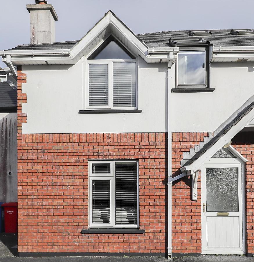 Two Bedroom Townhouse In The Heart Of Dungarvan Dungarvan  Bagian luar foto