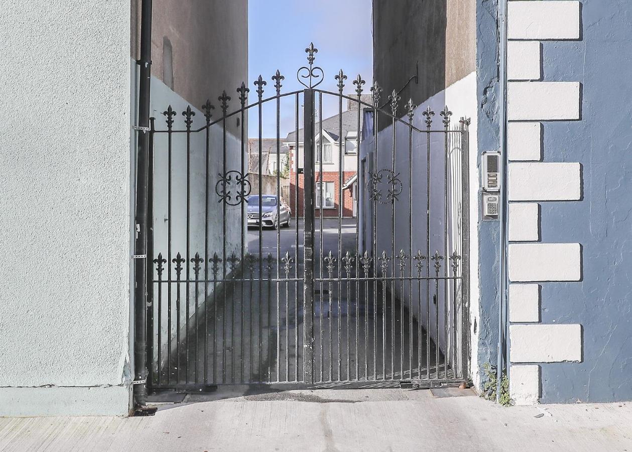 Two Bedroom Townhouse In The Heart Of Dungarvan Dungarvan  Bagian luar foto