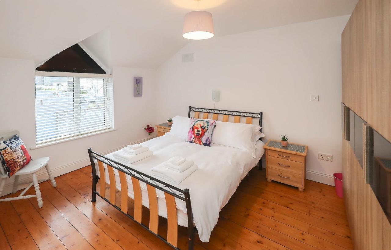 Two Bedroom Townhouse In The Heart Of Dungarvan Dungarvan  Bagian luar foto